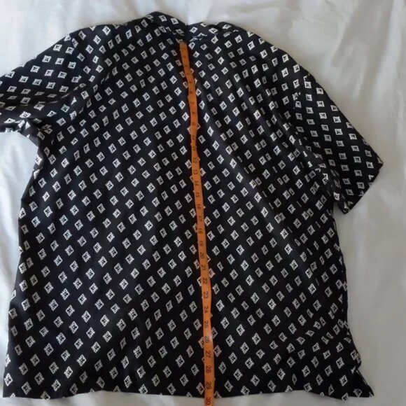 NWOT Short Sleeved Printed Camp Shirt XL - Picture 7 of 9